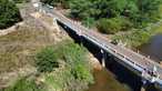 Ponte sobre o Rio Paramirim, no trecho urbano da BA-245, em Ibipi...