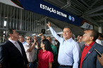 Governador Rui Costa entrega a nova passarela de pedestres da Est...